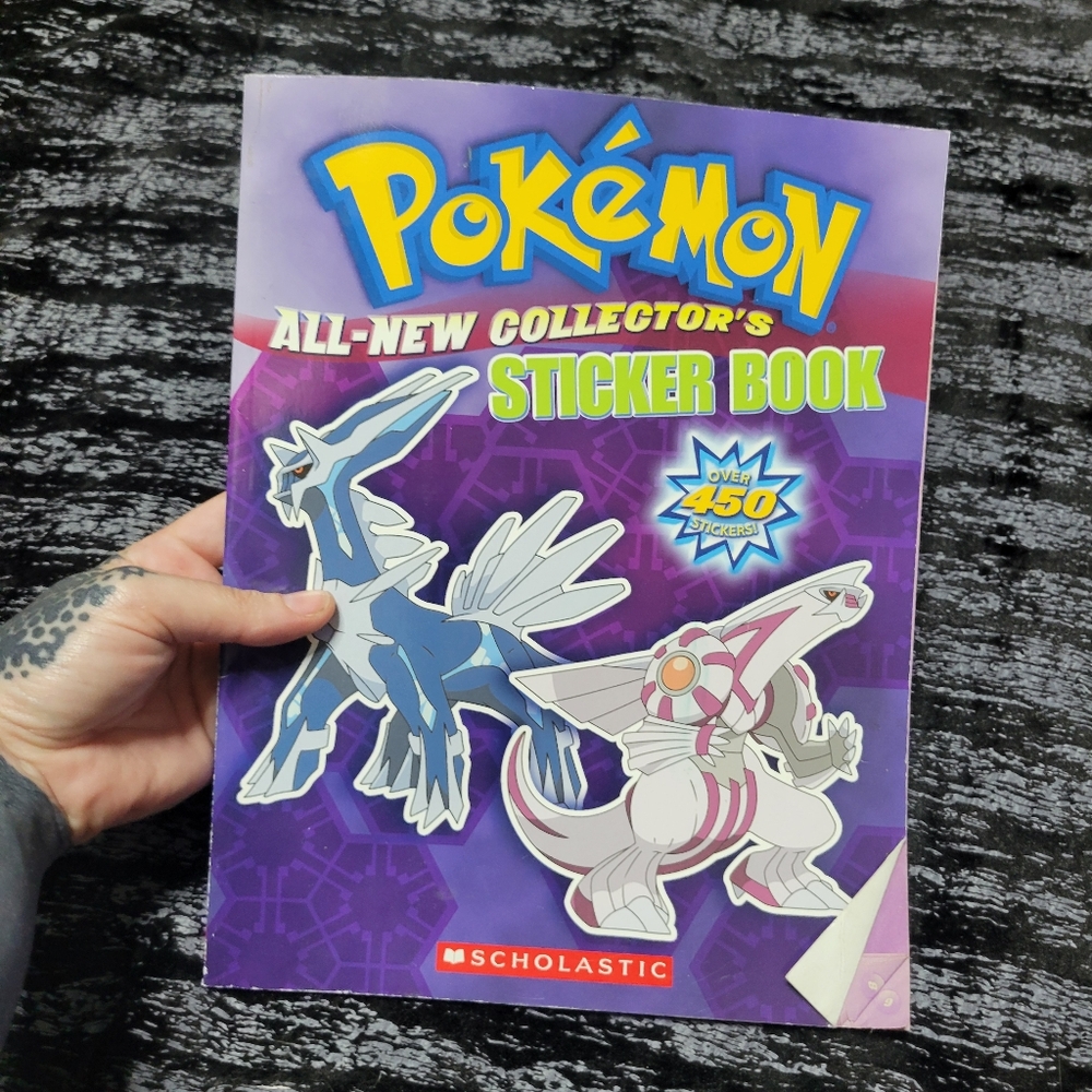 Pokemon Books - Picture 6 of 9